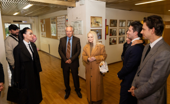 RU.TV и МВД организовали концерт для раненых бойцов в госпитале RU.TV и МВД организовали концерт для раненых бойцов в госпитале