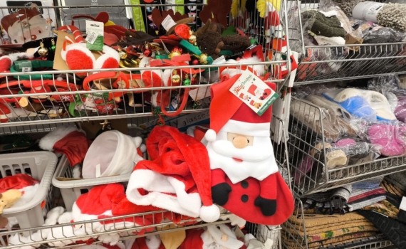 Новогодние шапки могут оставить без волос: привычка на корпоративах, о которой лучше забыть